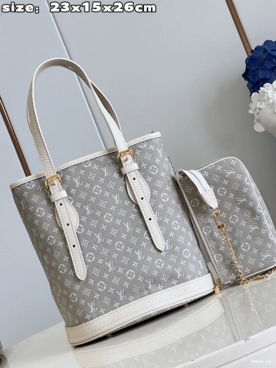 LOUIS VUITTON BUCKET NANO 0823